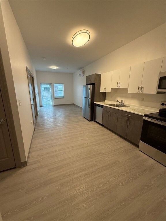 Building Photo - 626 Main St