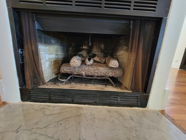 Building Photo - BEAUTIFUL 4BD - 3BA SINGLE STORY HOUSE WITH PRIVATE LAUNDRY AND DETACHED 2 CAR GARAGE