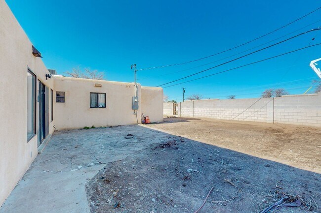 Building Photo - NE PUEBLO STYLE 3 Bedroom 2 Bath 1824/SF