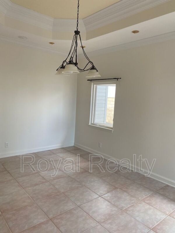 Building Photo - 6637 Hawaii Kai Dr