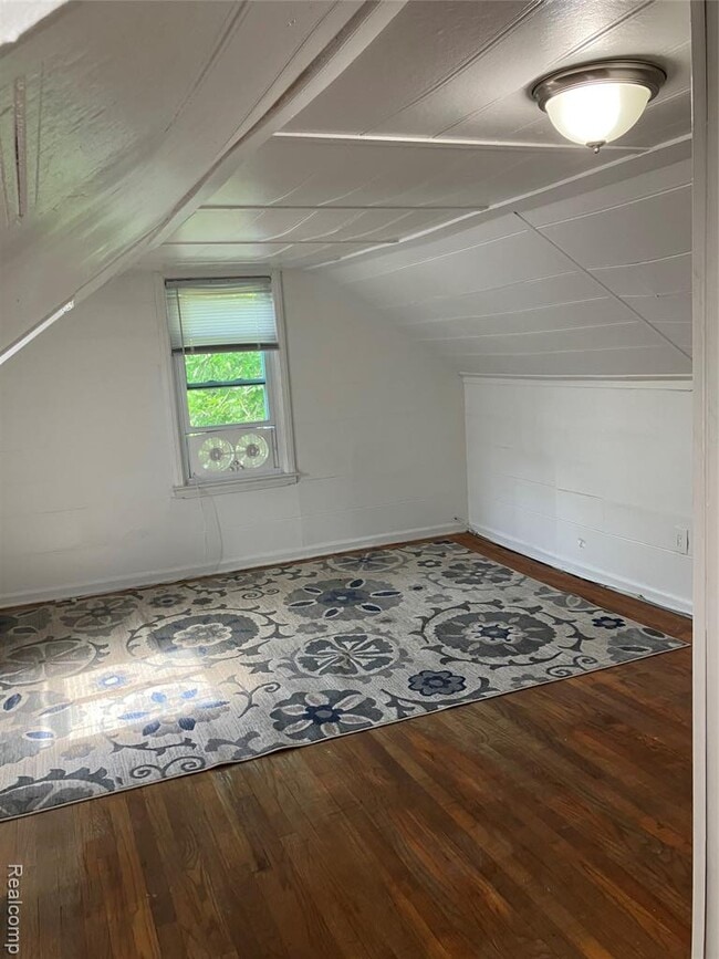 Building Photo - 20034 Rosemont Ave