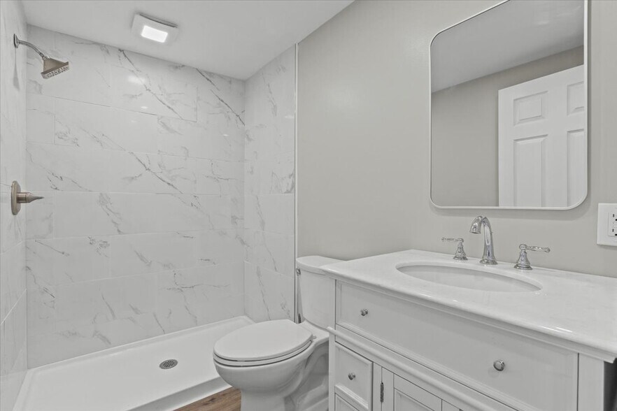 Building Photo - 8 Teatown Ct