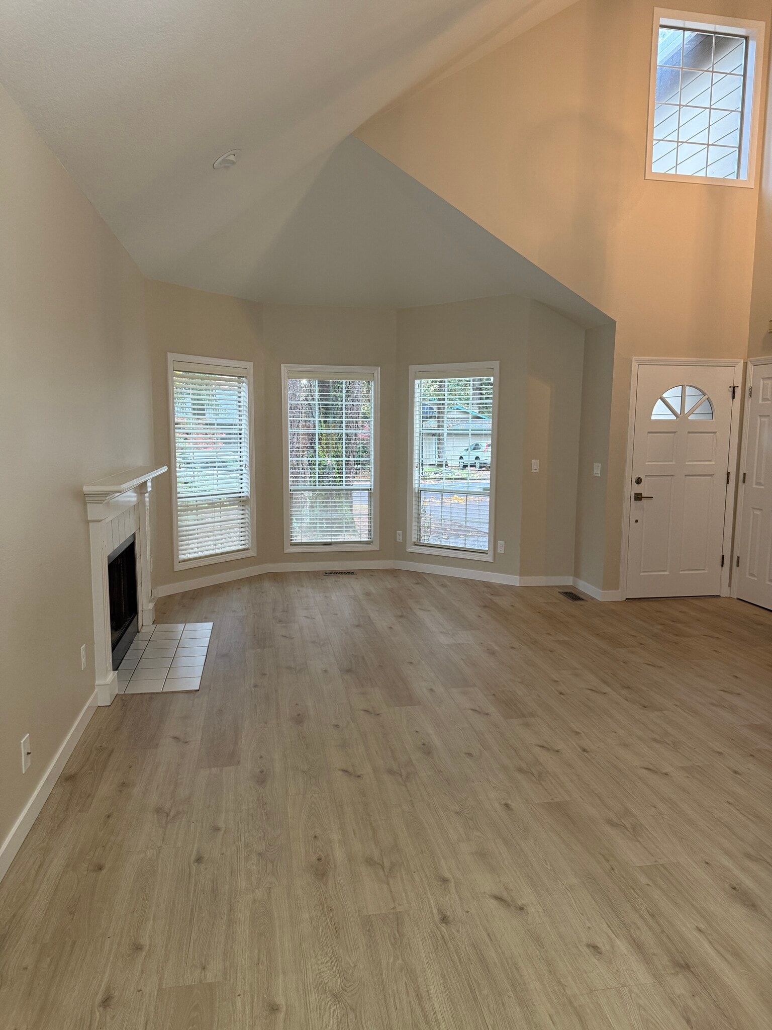 Building Photo - 17635 Hill Way