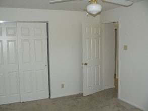 Building Photo - Hickory House Apt.