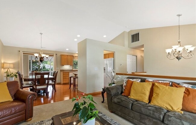 Building Photo - 4 Bed 3Bath Beautiful Single-family House ...
