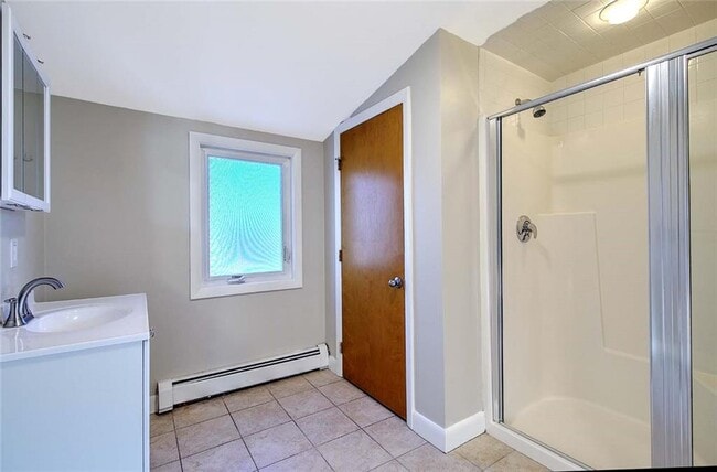 Building Photo - 66 Tyndall Ave