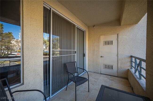 Building Photo - 220 E Flamingo Rd