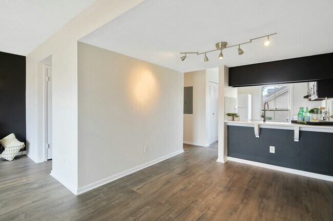 Building Photo - 4604 Dow Ct