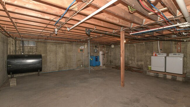 Building Photo - 216 Mechanic St