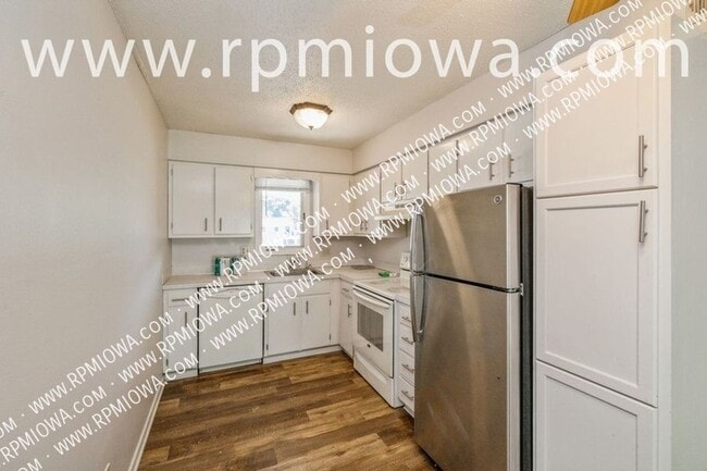Building Photo - 2056 NW Hickory Ln
