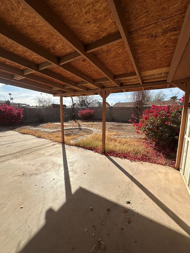 Building Photo - Fantastic 3BR/2BA Home in South Phoenix Av...