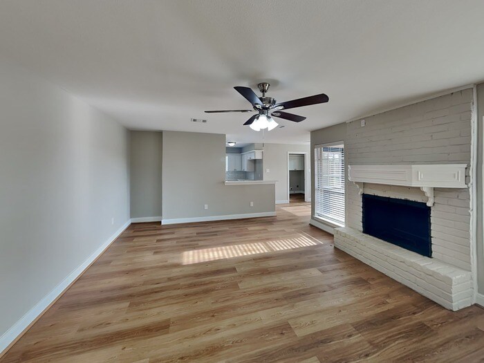 Building Photo - 7726-7712 12 Fairway Ln