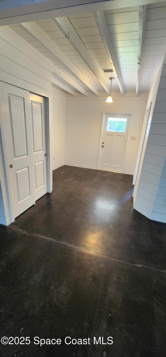 Building Photo - 1576 Avocado Ave