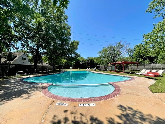 Building Photo - 4810 Bayou Vista Dr