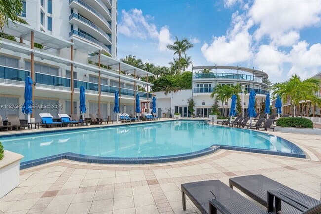 Building Photo - 5959 Collins Ave