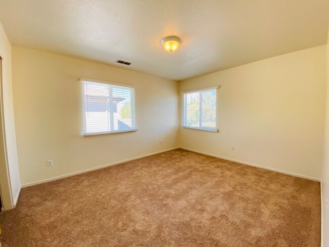 Building Photo - Spacious and Beautiful Home Close to a Huge Park