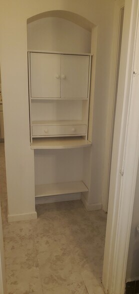 Hallway - 6519 S Eberhart Ave