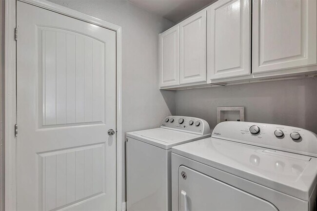 Building Photo - 1308 Troy Ln