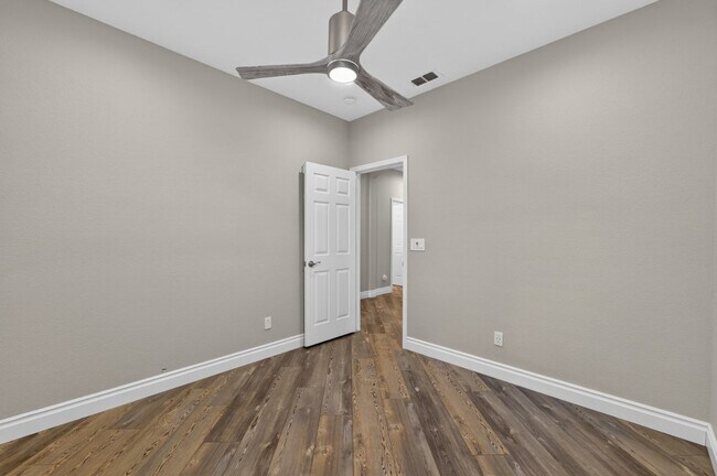 Building Photo - 1647 Gateway Dr