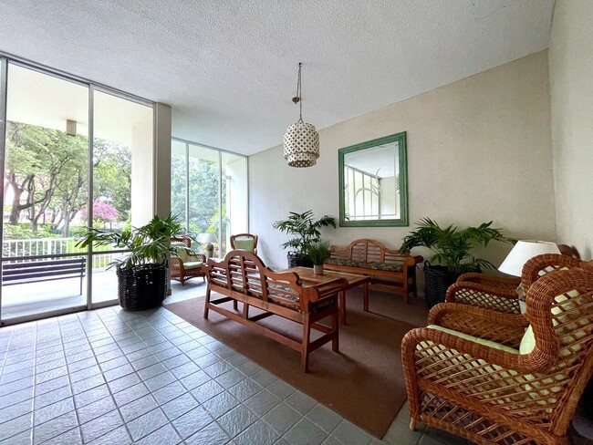 Building Photo - ? Amazing Waikiki 2-Bedroom, 2-Bath Oasis ...