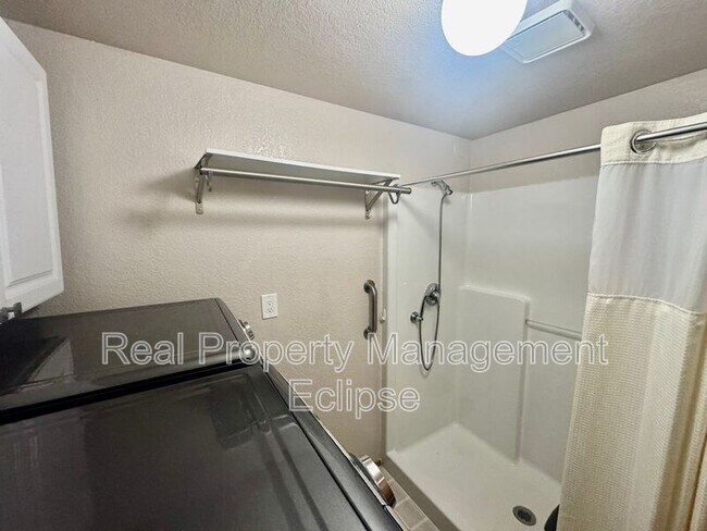 Building Photo - 32205 8th Ave SW