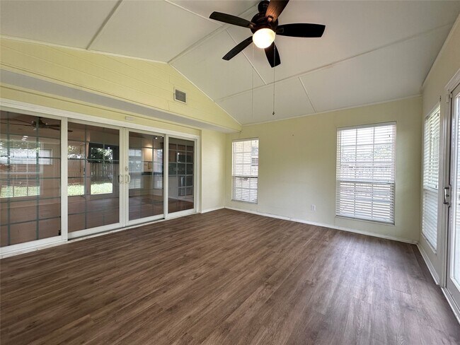 Building Photo - 9626 Highmeadow Dr