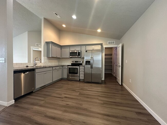 Building Photo - 3bed, 2bath, 1216sq.ft. 2-car garage home in Caldwell (Windsor Creek)