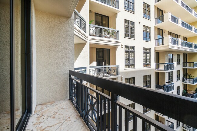 Building Photo - 701 S Olive Ave
