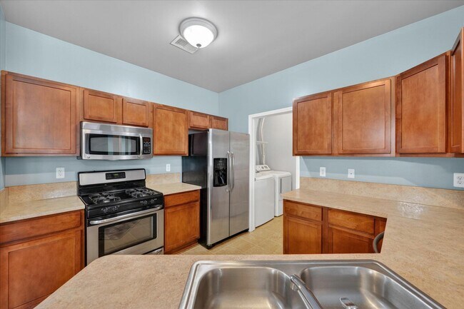 Building Photo - 23668 Northstone Village Dr
