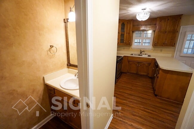 Building Photo - 352 Jamestown Manor Dr