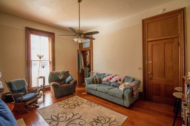 Building Photo - 453 S 9th St