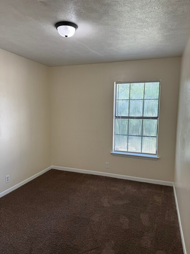 Building Photo - 1308 Ewing Creek Dr