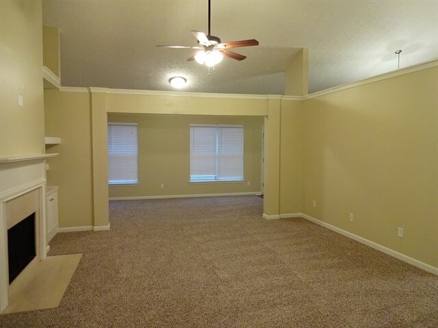 Building Photo - 256 Sandstone Dr