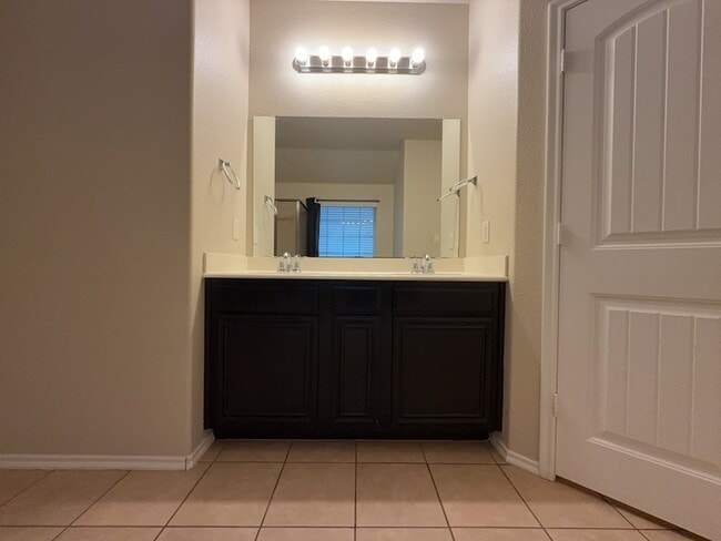 Building Photo - 2333 Cedarwood Dr