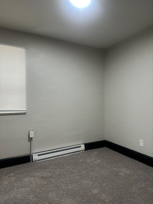 Building Photo - 98-100 N Hague Ave