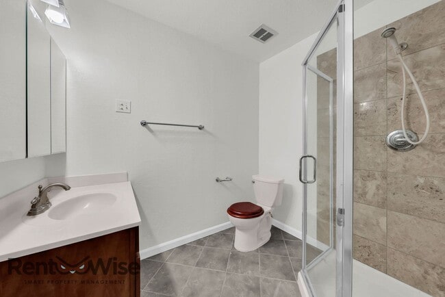 Building Photo - 2406 Kehoe Ave