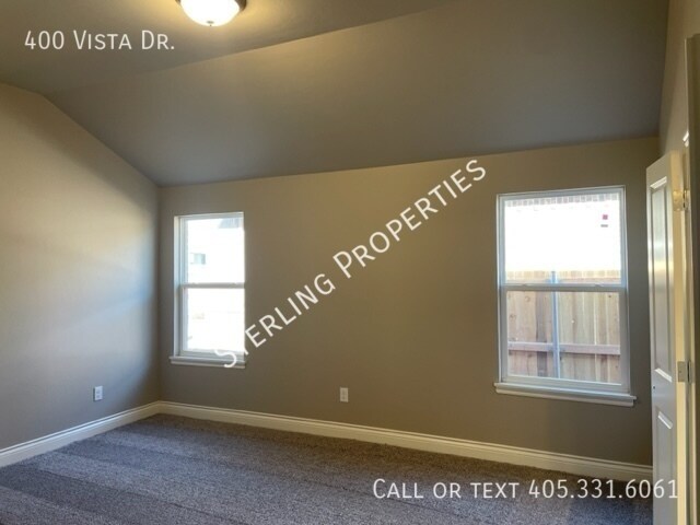 Building Photo - 400 Vista Dr