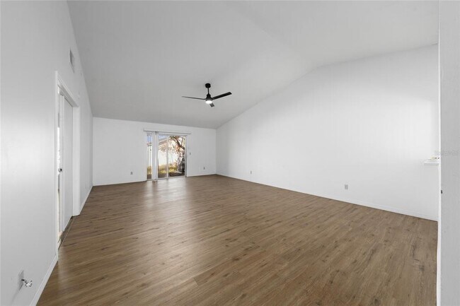 Building Photo - 126 Dahlia Village Cir