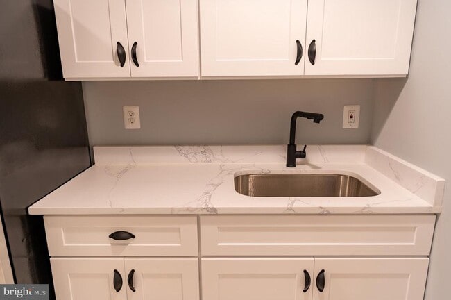 Building Photo - 706 Longfellow St NW