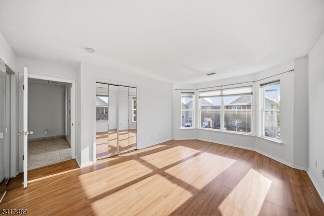 Building Photo - 8 Jennifer Dr