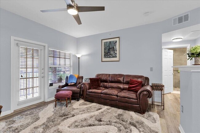 Building Photo - 2320 Gracy Farms Ln