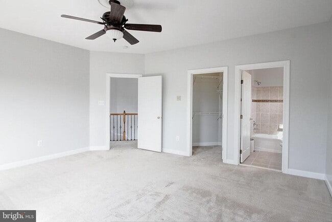 Building Photo - 2150 Chestnut Ln
