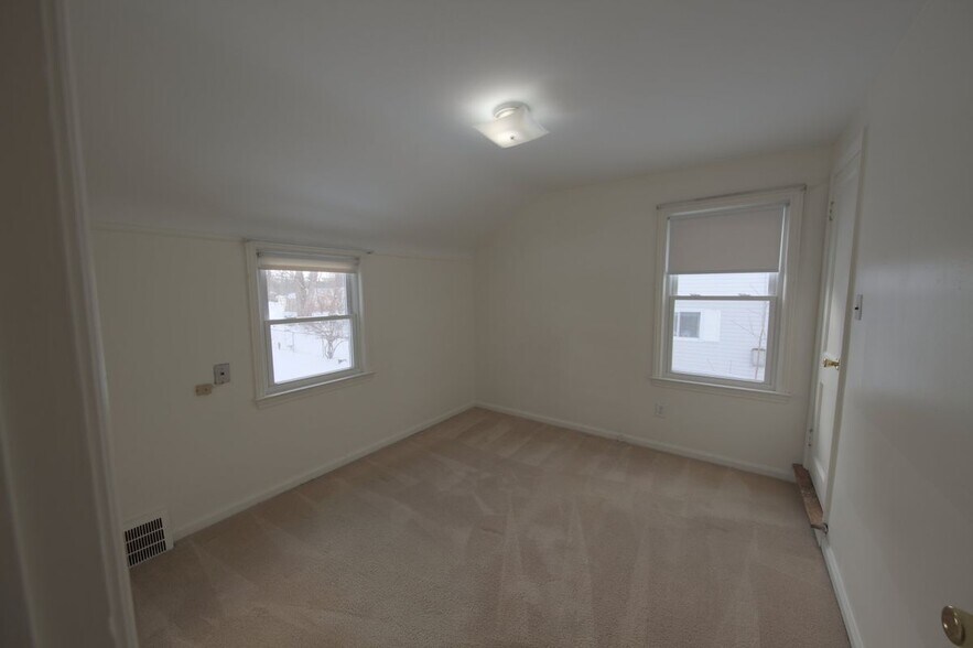 Building Photo - 9249 Whitall Ln