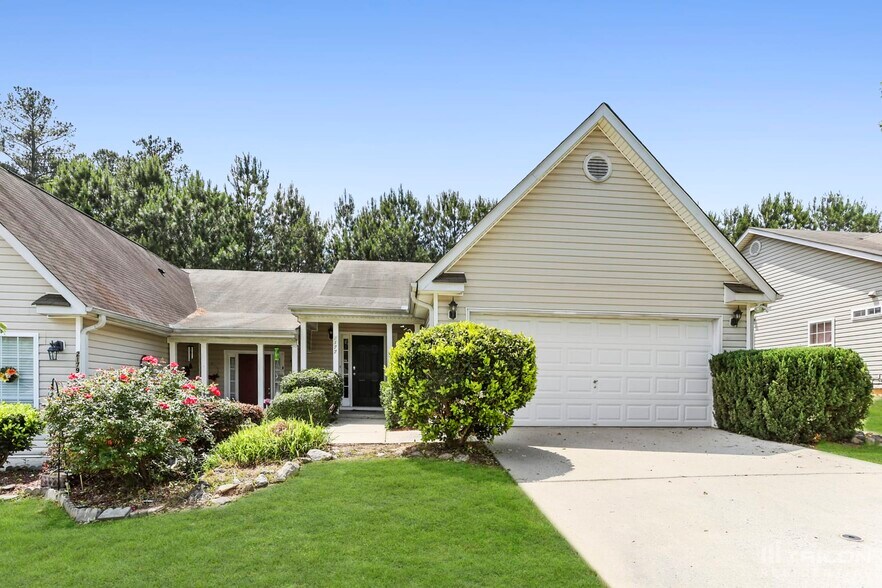 Primary Photo - 2177 Red Oak Cir