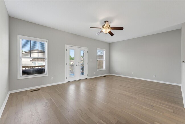 Building Photo - 3 Bedroom 3 1/2 Bath Pet Friendly Condo For Rent!