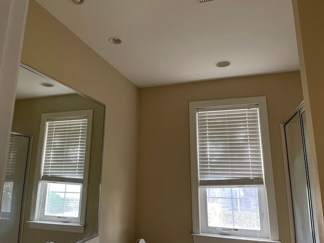 Building Photo - Great 3 Bedroom home - Coming from March 20th