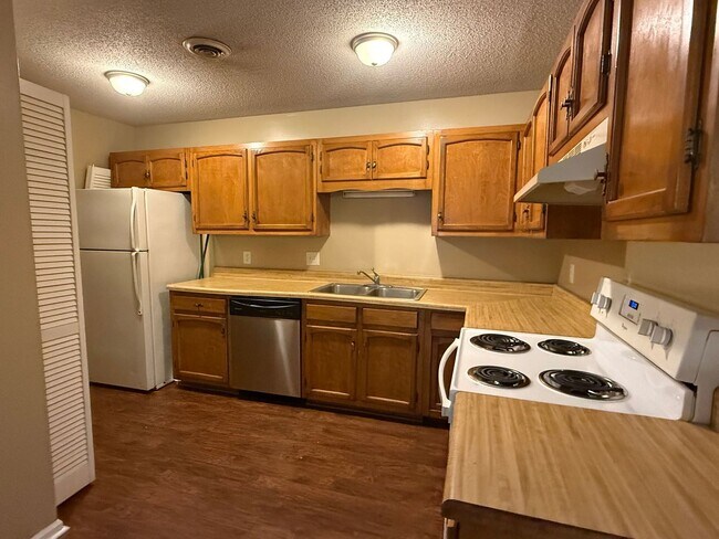 Building Photo - Two bedroom, 1 bath apartment in Haw River
