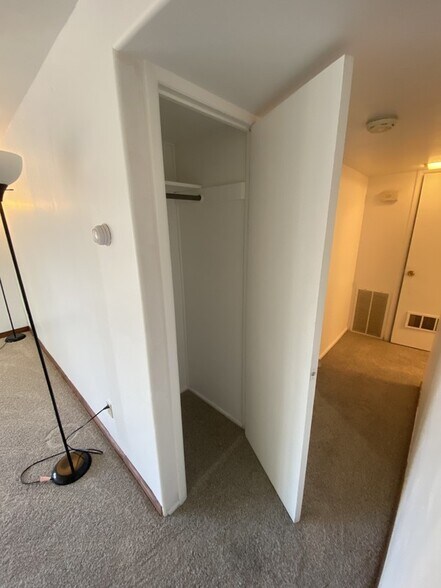 Building Photo - 560 S 1200 E