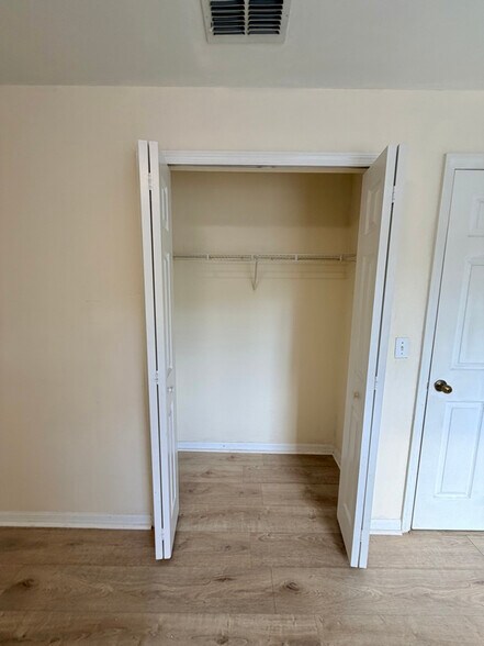 Building Photo - 5105 26th St SW