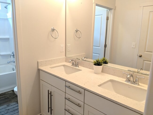 Building Photo - **Charming Rental Home in Highly Desirable...